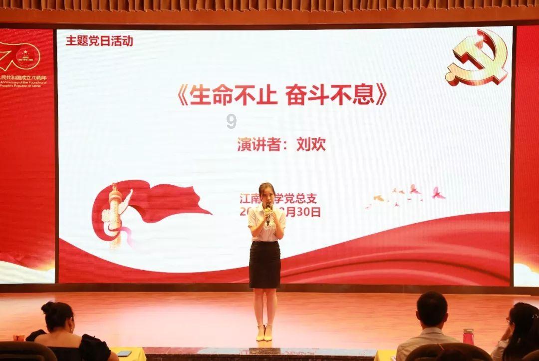 僵尸女友爱爬树